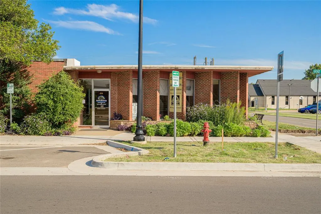 Photo 2 — 231 E Gray Street, Norman, OK 73069