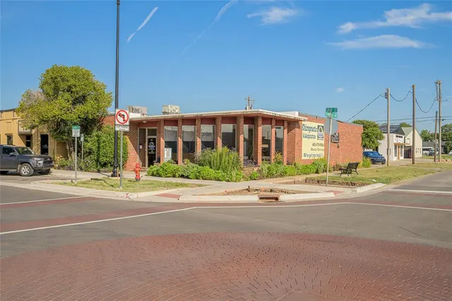 Photo 3 — 231 E Gray Street, Norman, OK 73069