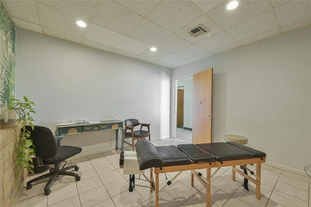 Photo 19 — 231 E Gray Street, Norman, OK 73069