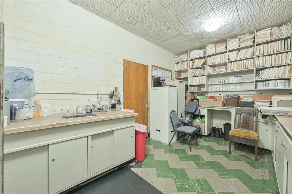 Photo 20 — 231 E Gray Street, Norman, OK 73069