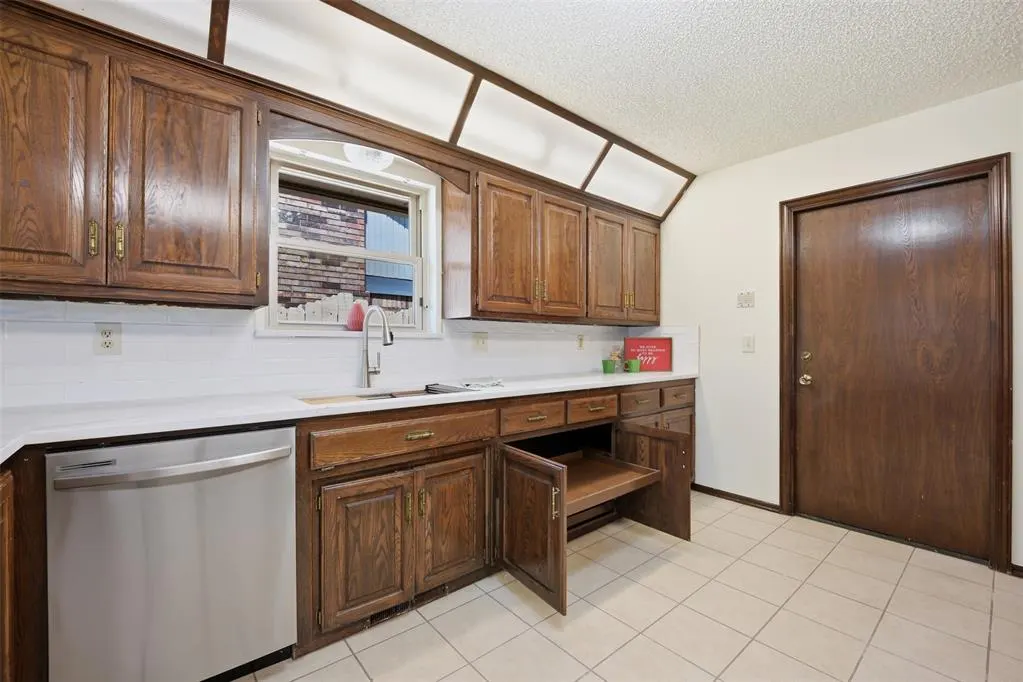 Photo 9 — 10141 S Land Avenue, Oklahoma City, OK 73159