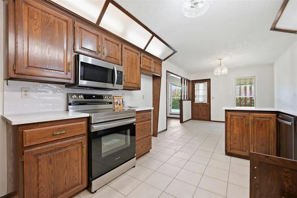 Photo 12 — 10141 S Land Avenue, Oklahoma City, OK 73159