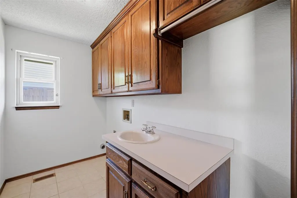 Photo 17 — 10141 S Land Avenue, Oklahoma City, OK 73159