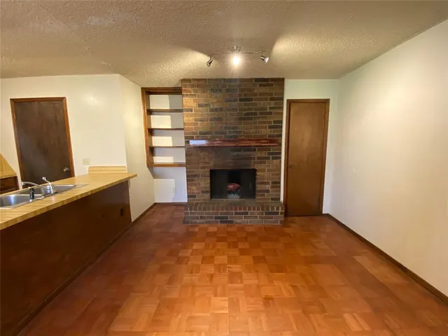 Photo 5 — 517 Peppertree Lane, Midwest City, OK 73110