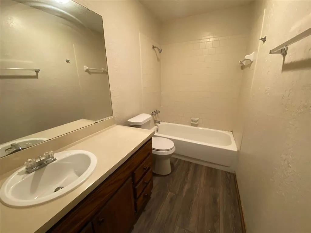 Photo 11 — 517 Peppertree Lane, Midwest City, OK 73110