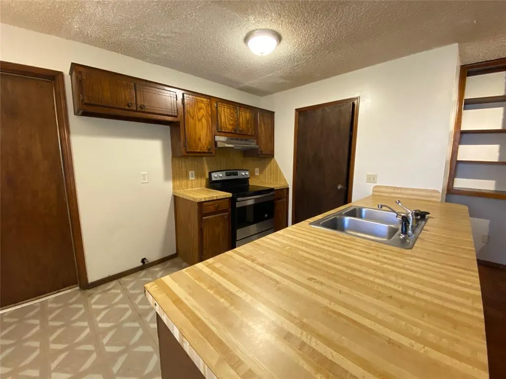 Photo 12 — 517 Peppertree Lane, Midwest City, OK 73110