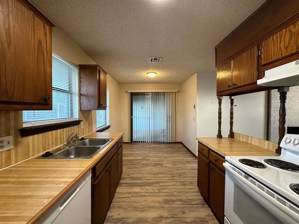 Photo 18 — 517 Peppertree Lane, Midwest City, OK 73110