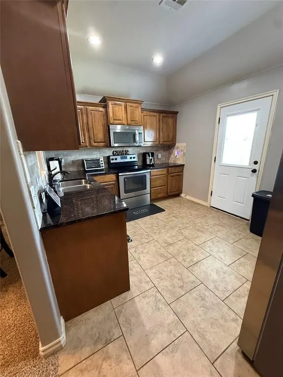Photo 14 — 8041 Waters Edge Way, Oklahoma City, OK 73135