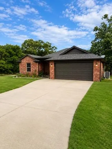 Photo 2 — 649 Franklin Street, Jones, OK 73049