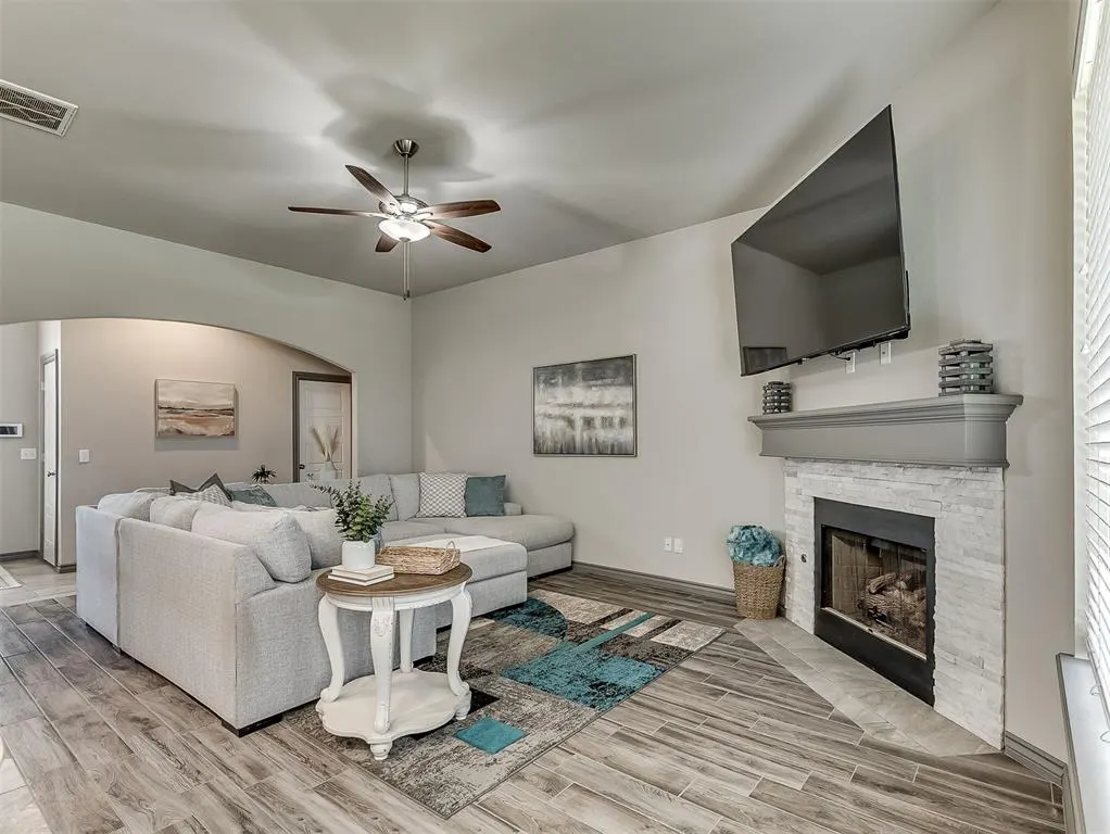 Photo 8 — 16028 Mendoza Drive, Edmond, OK 73013