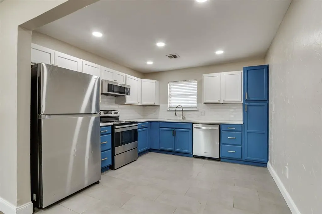 Photo 6 — 786 NW 1st Street, Moore, OK 73160