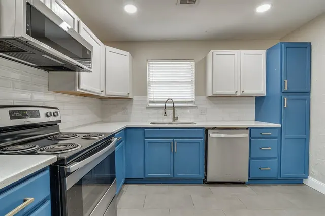 Photo 7 — 786 NW 1st Street, Moore, OK 73160