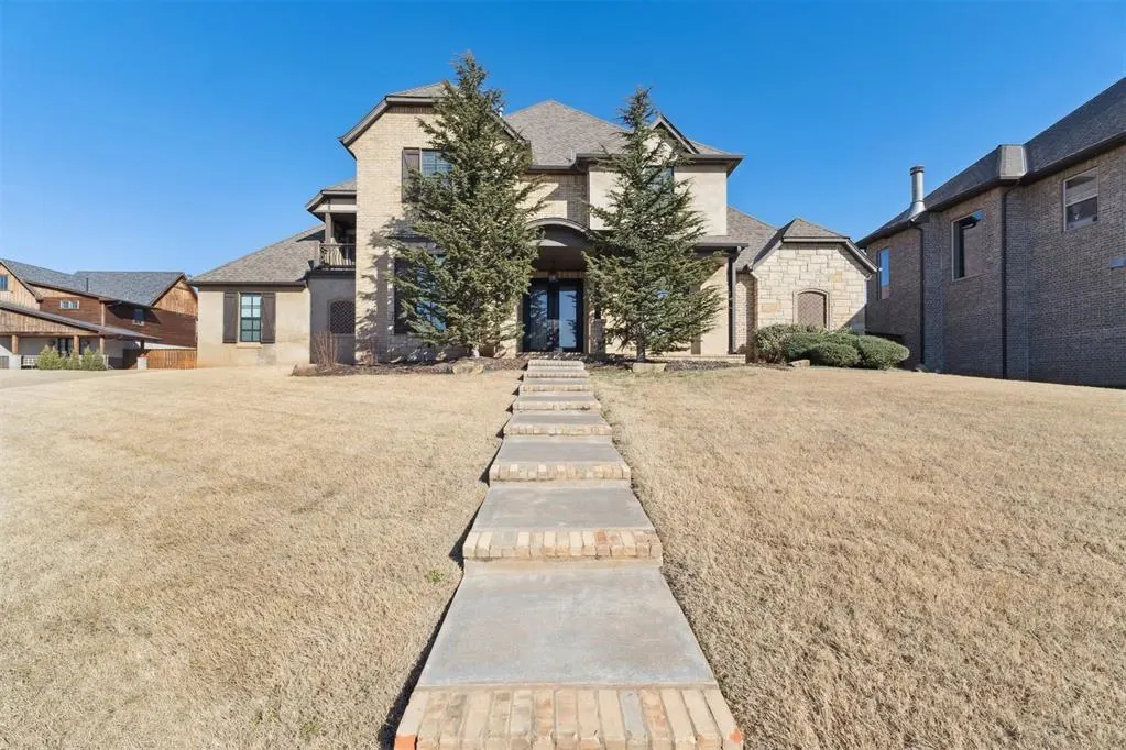 Photo 2 — 4624 Roundup Road, Edmond, OK 73034