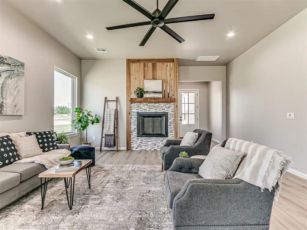 Photo 7 — 29763 Jade Street, Cashion, OK 73016