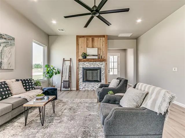Photo 7 — 29763 Jade Street, Cashion, OK 73016