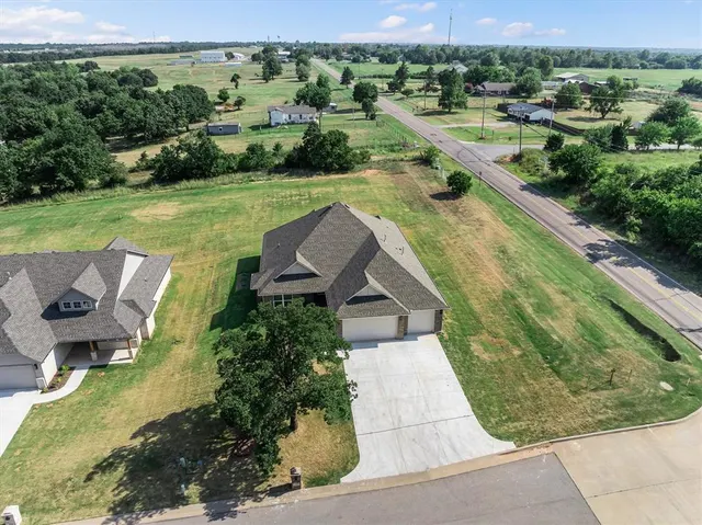 Photo 3 — 125 Canyon Creek Lane, Guthrie, OK 73044
