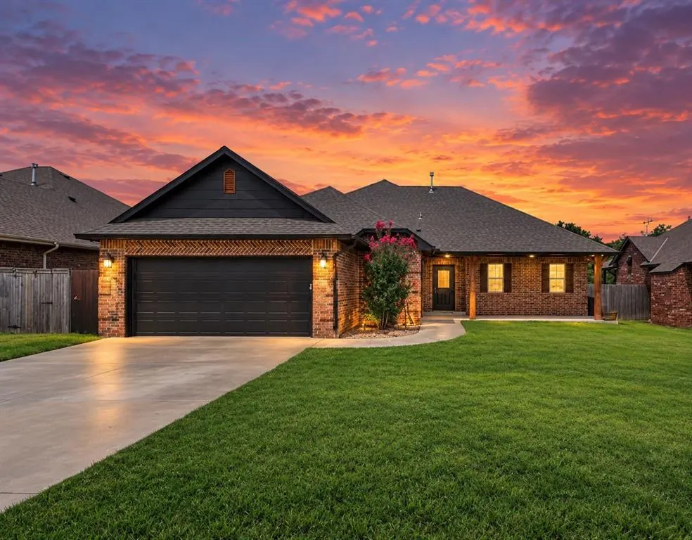 Front exterior — 233 Timber Lane, Harrah, OK 73045