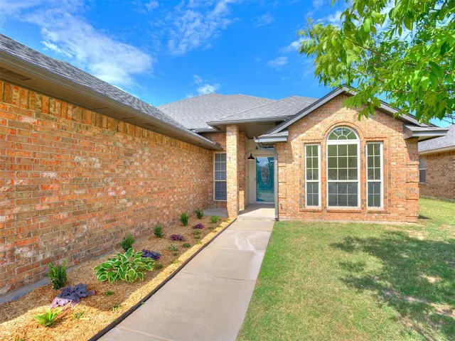 Photo 2 — 2901 Danielle Terrace, Moore, OK 73160