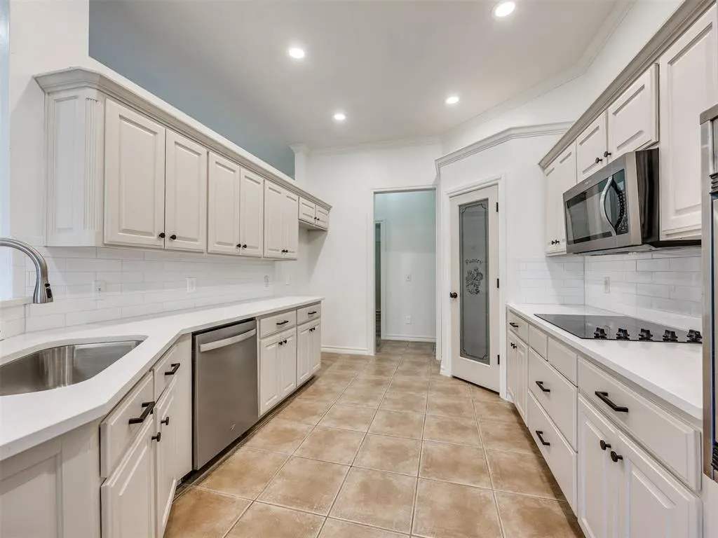 Photo 15 — 2901 Danielle Terrace, Moore, OK 73160