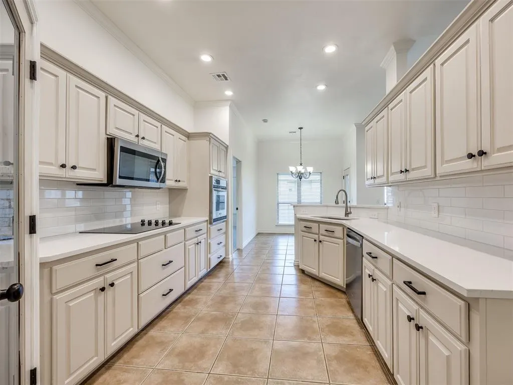 Photo 16 — 2901 Danielle Terrace, Moore, OK 73160