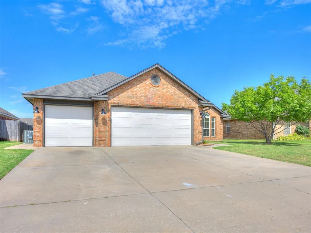 Photo 48 — 2901 Danielle Terrace, Moore, OK 73160