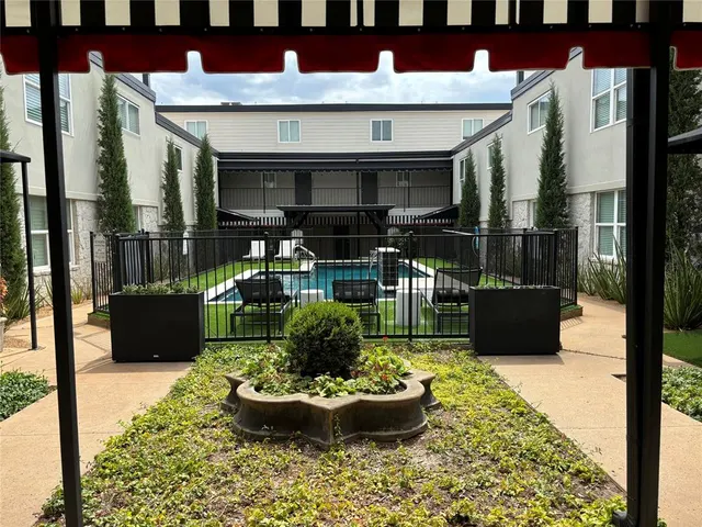 Photo 4 — 1110 Sherwood Lane 101, Nichols Hills, OK 73116