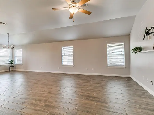 Photo 6 — 9204 Anaum Lane, Yukon, OK 73099