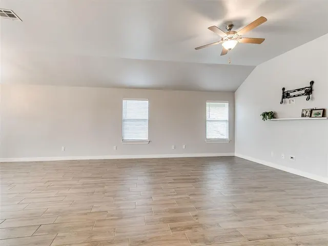 Photo 7 — 9204 Anaum Lane, Yukon, OK 73099