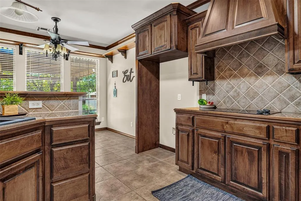Photo 9 — 15305 Sugar Loaf Drive, Edmond, OK 73013