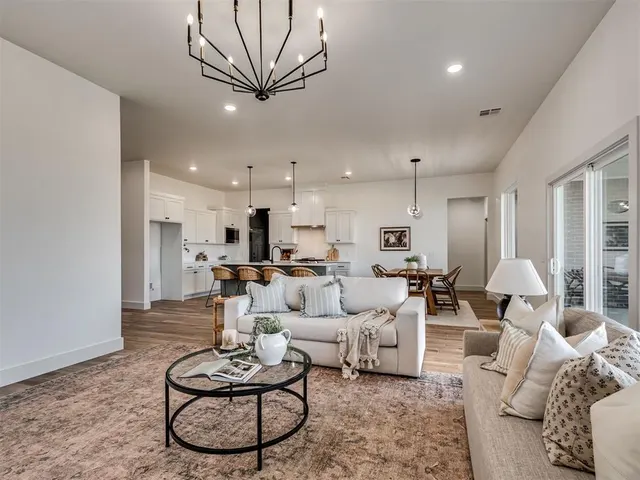 Photo 8 — 16105 Navarra Way, Oklahoma City, OK 73170