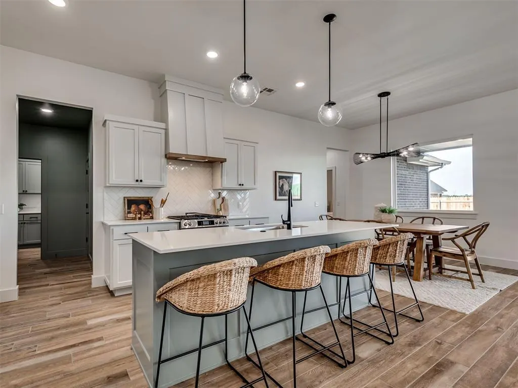 Photo 9 — 16105 Navarra Way, Oklahoma City, OK 73170
