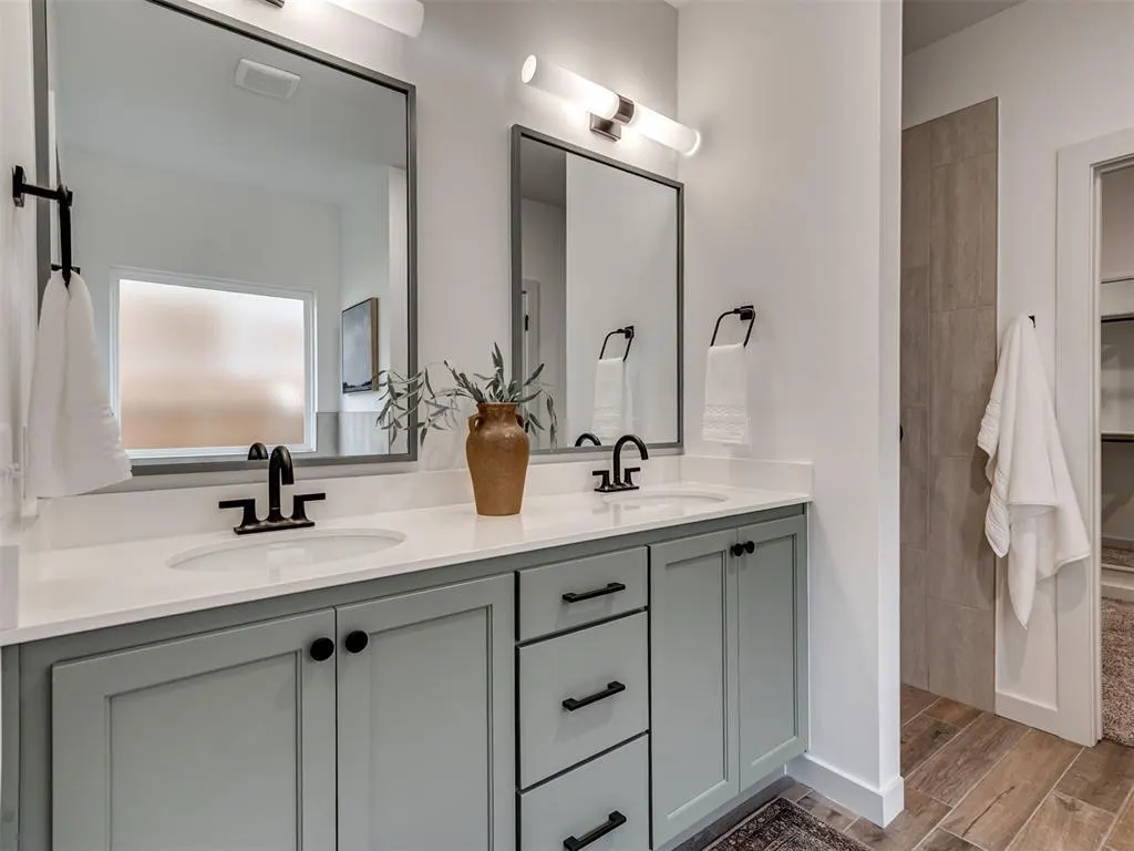 Photo 14 — 16105 Navarra Way, Oklahoma City, OK 73170
