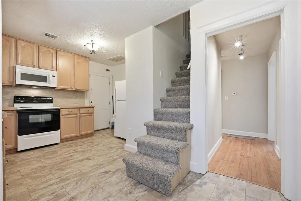 Photo 10 — 937 NE 20th Street, Oklahoma City, OK 73105