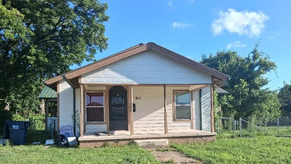 Front exterior — 611 W Strothers Avenue, Seminole, OK 74868