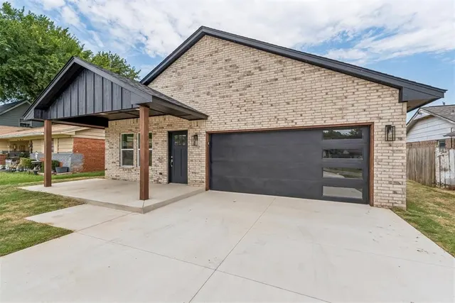 Photo 2 — 321 NW 91st Street, Oklahoma City, OK 73114