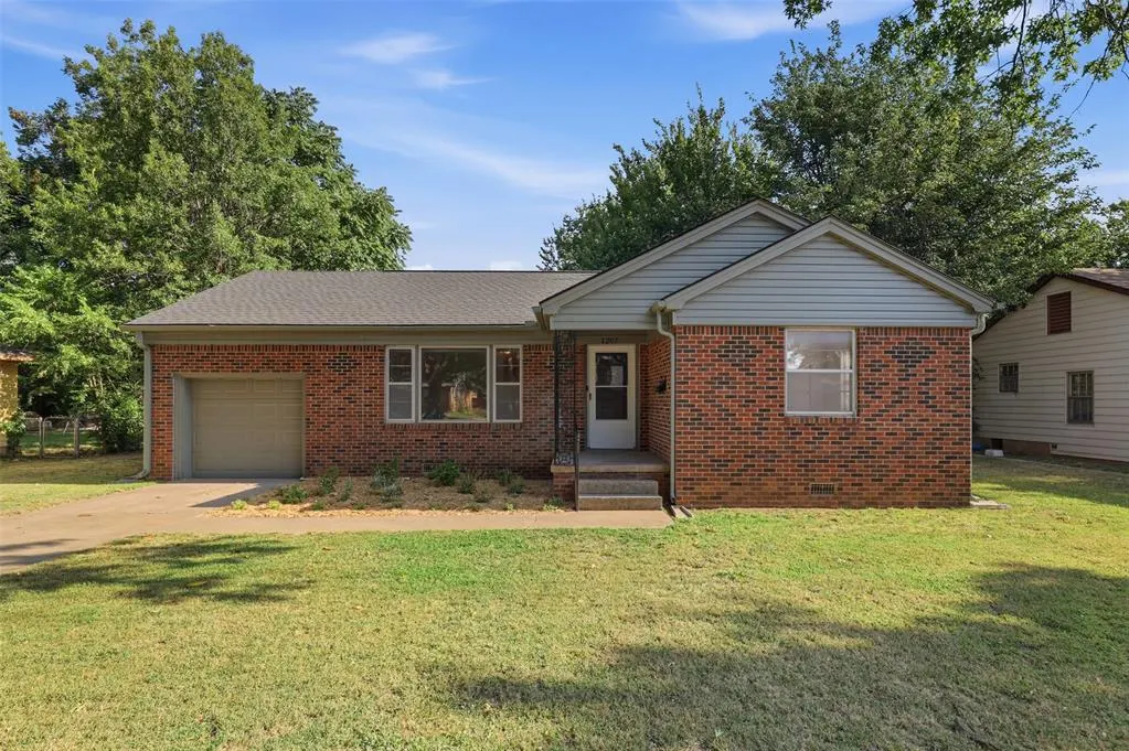 Photo 2 — 1207 Huntington Way, Norman, OK 73069