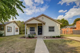 Sold home at 913 E Comanche Street