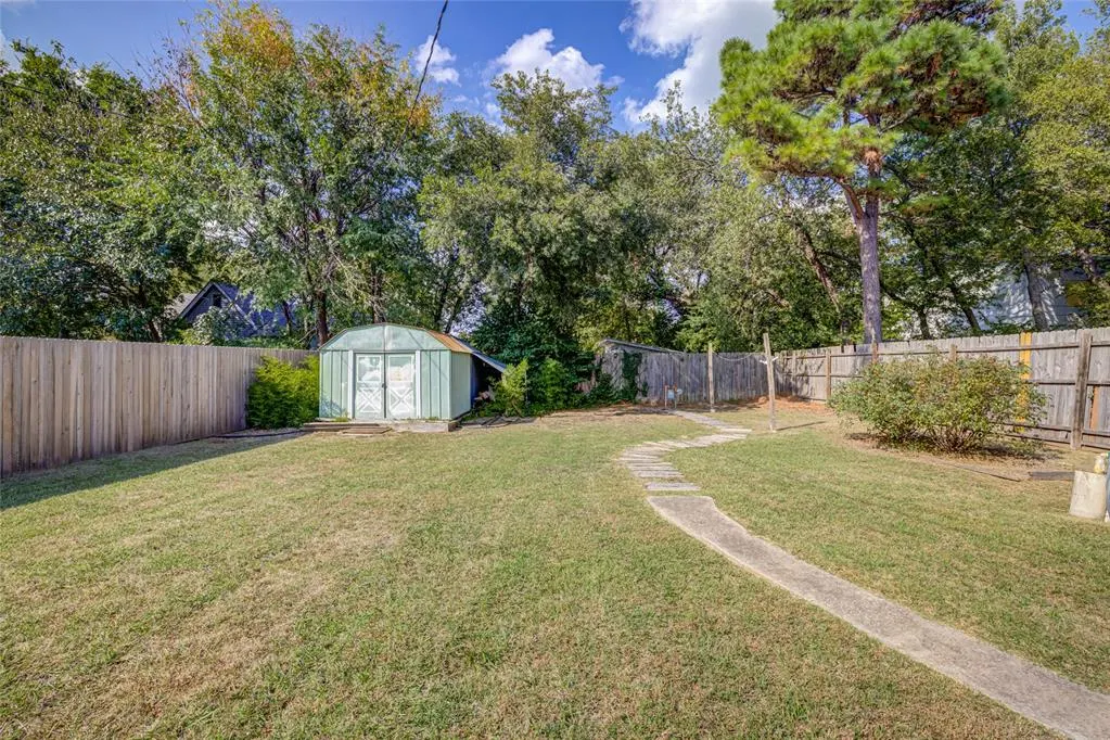 Photo 11 — 913 E Comanche Street, Norman, OK 73071