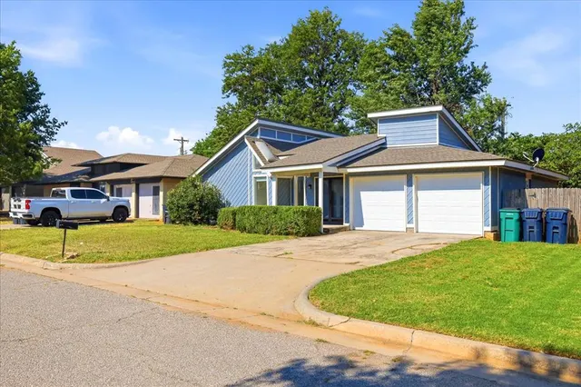 Photo 2 — 8925 N Eagle Lane, Oklahoma City, OK 73132