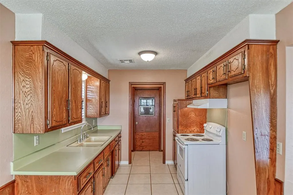 Photo 9 — 224 Atterberry Drive, Norman, OK 73071