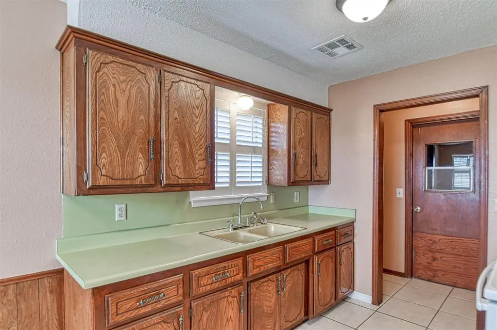 Photo 10 — 224 Atterberry Drive, Norman, OK 73071