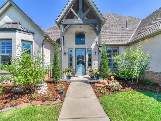 Front exterior — 1905 Treviso Court, Edmond, OK 73034