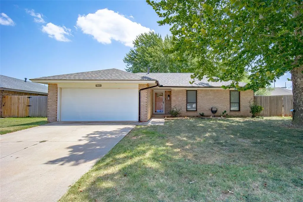 Photo 2 — 630 S Heights Drive, Mustang, OK 73064