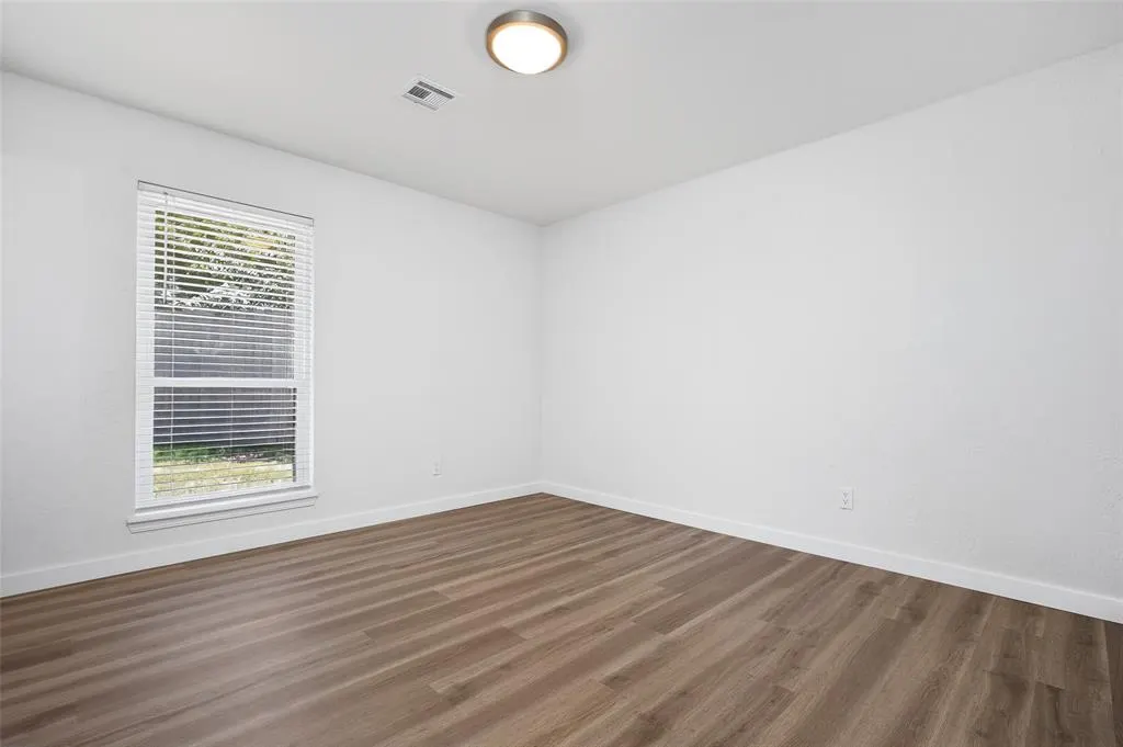 Photo 12 — 630 S Heights Drive, Mustang, OK 73064