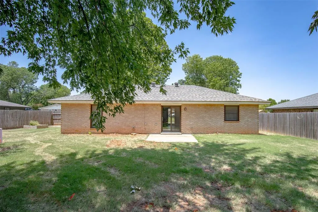 Photo 17 — 630 S Heights Drive, Mustang, OK 73064