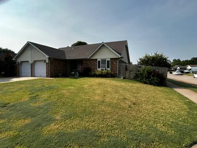 Photo 2 — 2309 NE 8th Street, Moore, OK 73160