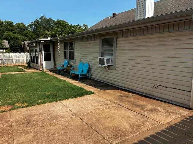 Photo 5 — 2309 NE 8th Street, Moore, OK 73160