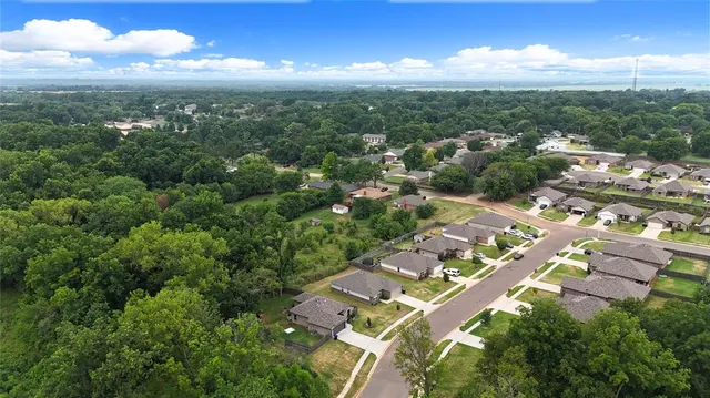 Photo 4 — 840 Highgarden Circle, Noble, OK 73068