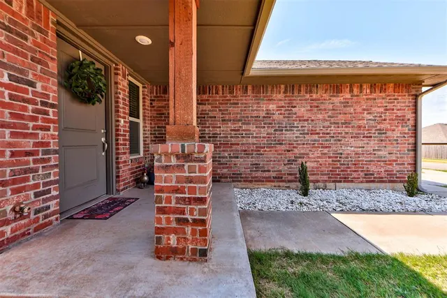 Photo 3 — 4804 Crystal Hill Drive, Oklahoma City, OK 73179
