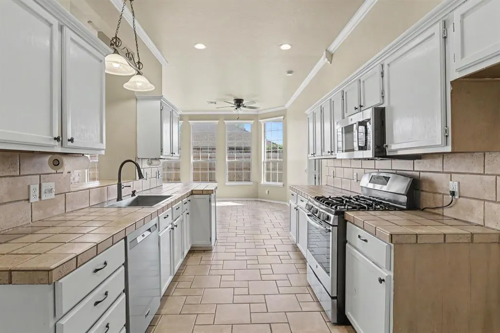 Photo 8 — 1832 Camden Way, Edmond, OK 73013